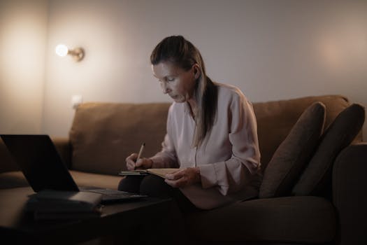 happy seniors learning online