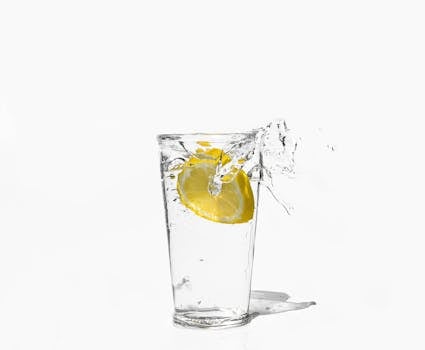 hydrating water with lemon